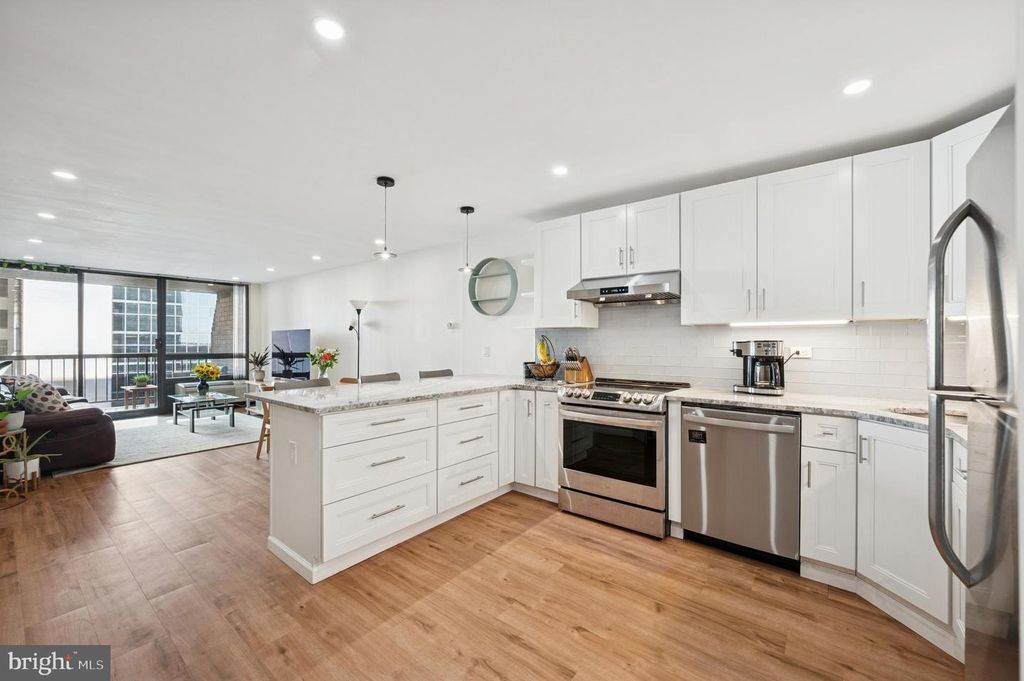 233 S 6TH ST #904, Philadelphia, PA 19106