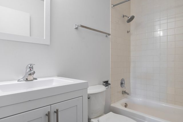 1250 Park Avenue W 421, Highland Park, IL 60035