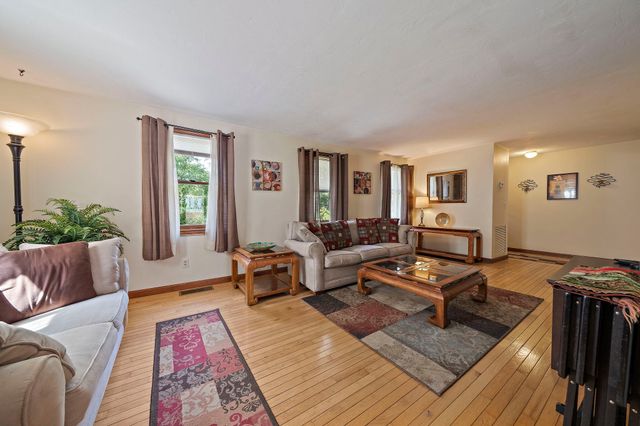 2072 State Rd, Plymouth, MA 02360