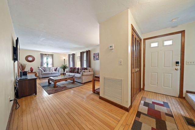 2072 State Rd, Plymouth, MA 02360