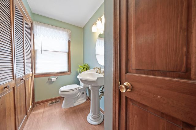 2072 State Rd, Plymouth, MA 02360