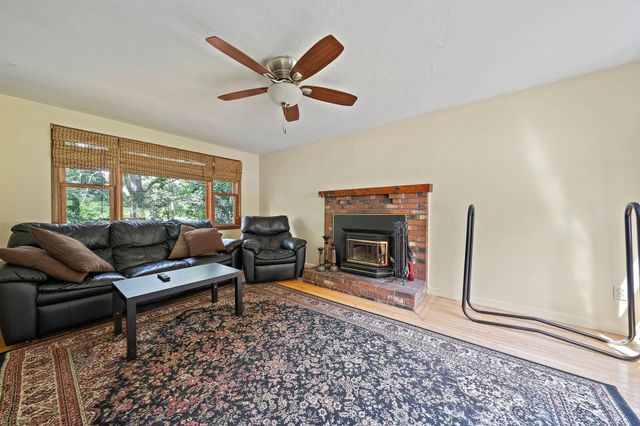 2072 State Rd, Plymouth, MA 02360