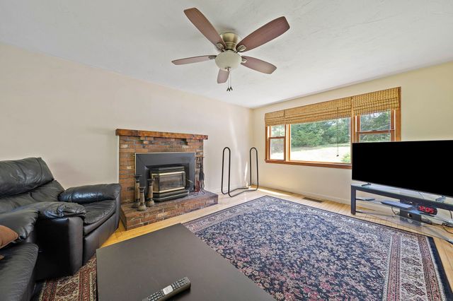 2072 State Rd, Plymouth, MA 02360
