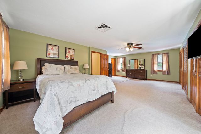 2072 State Rd, Plymouth, MA 02360