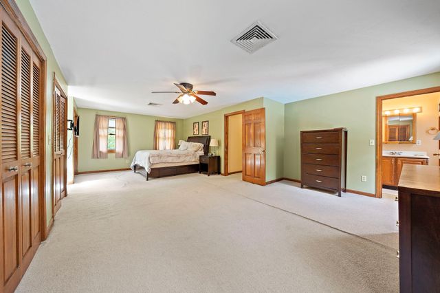 2072 State Rd, Plymouth, MA 02360
