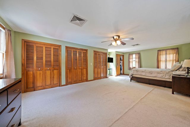 2072 State Rd, Plymouth, MA 02360