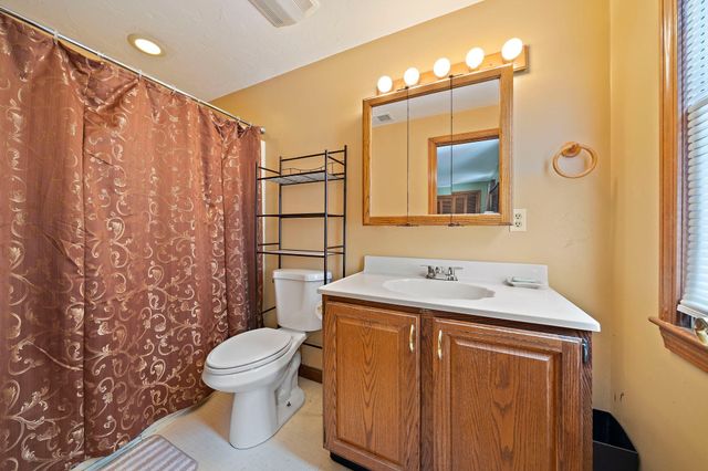 2072 State Rd, Plymouth, MA 02360