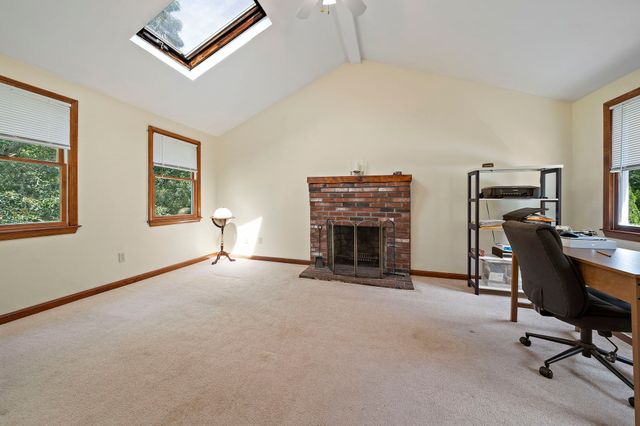 2072 State Rd, Plymouth, MA 02360