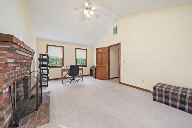 2072 State Rd, Plymouth, MA 02360