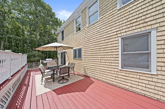 2072 State Rd, Plymouth, MA 02360