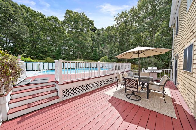 2072 State Rd, Plymouth, MA 02360