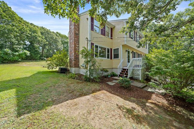 2072 State Rd, Plymouth, MA 02360