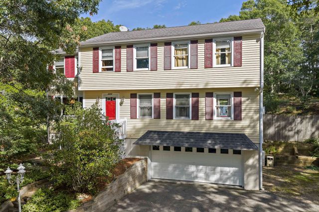 2072 State Rd, Plymouth, MA 02360