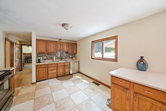 2072 State Rd, Plymouth, MA 02360