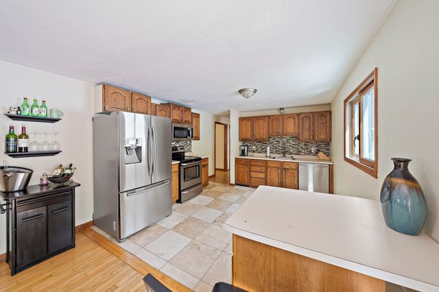 2072 State Rd, Plymouth, MA 02360