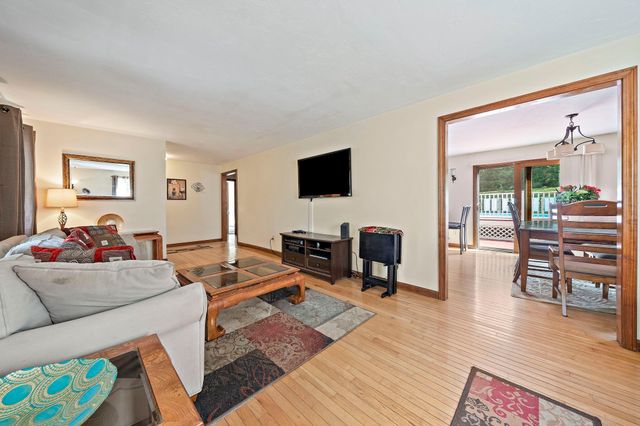 2072 State Rd, Plymouth, MA 02360