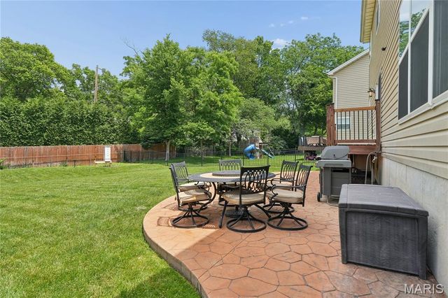 965 Arbor Run Court, Manchester, MO 63021