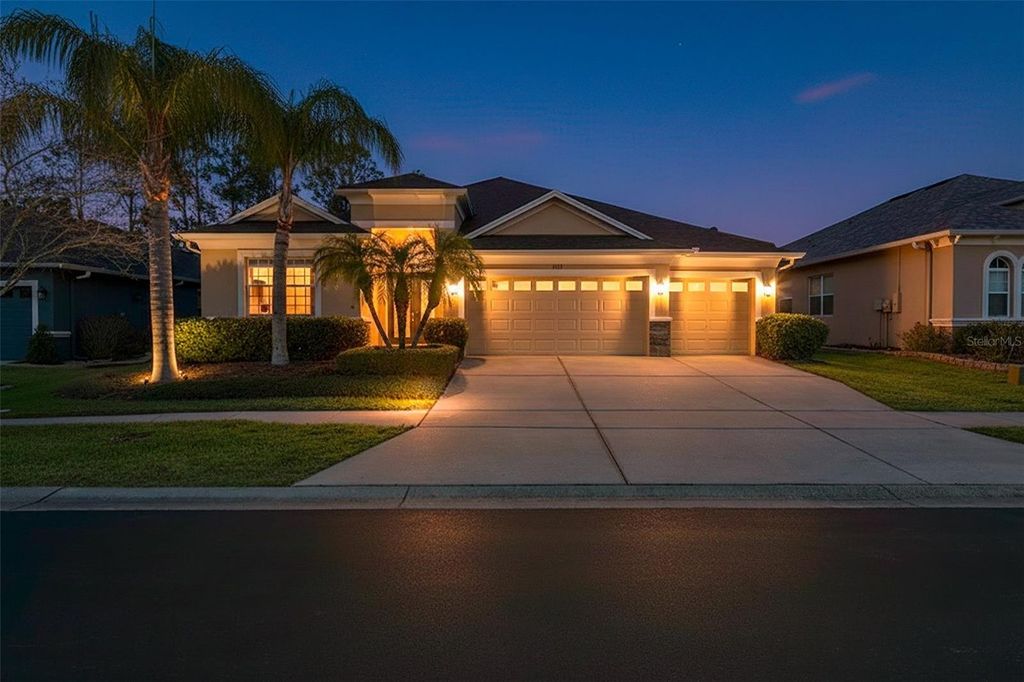 Image 3 of property listing at 3303 STONEGATE FALLS DRIVE, Land O Lakes, FL 34638