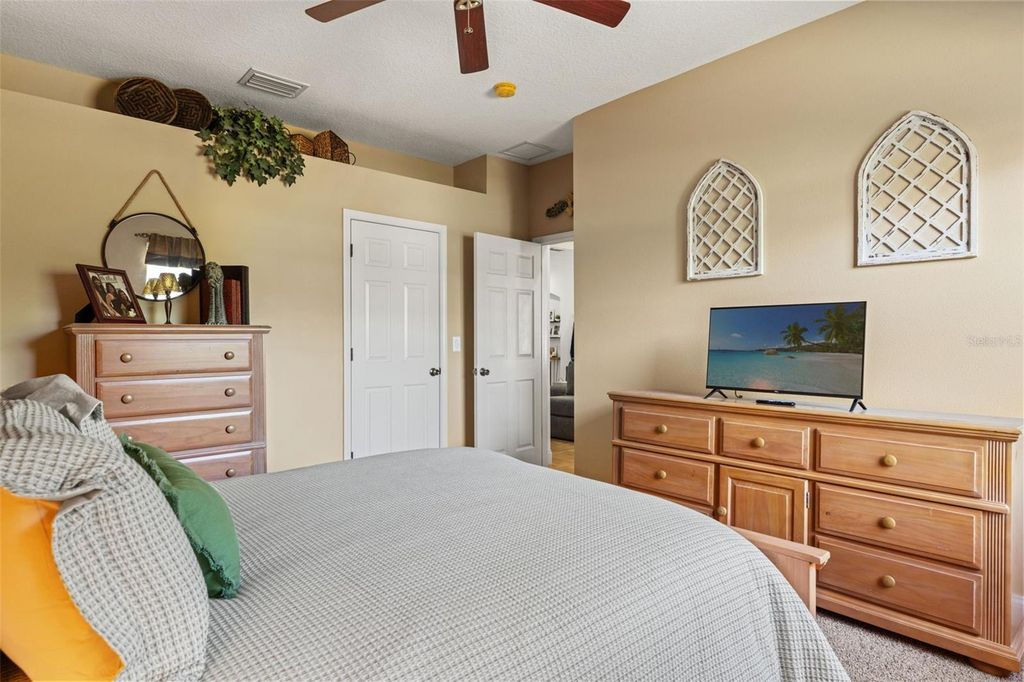 Image 34 of property listing at 3303 STONEGATE FALLS DRIVE, Land O Lakes, FL 34638