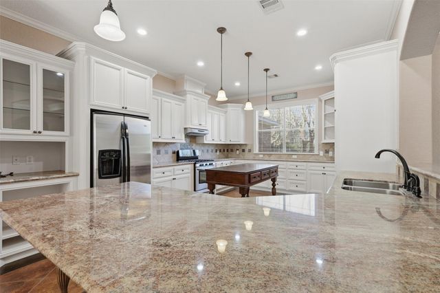 500 Burwell Road, Highlands, TX 77562