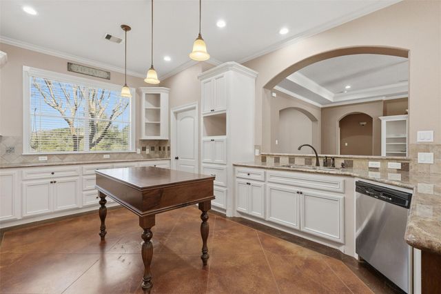 500 Burwell Road, Highlands, TX 77562