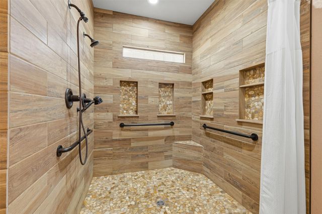 500 Burwell Road, Highlands, TX 77562