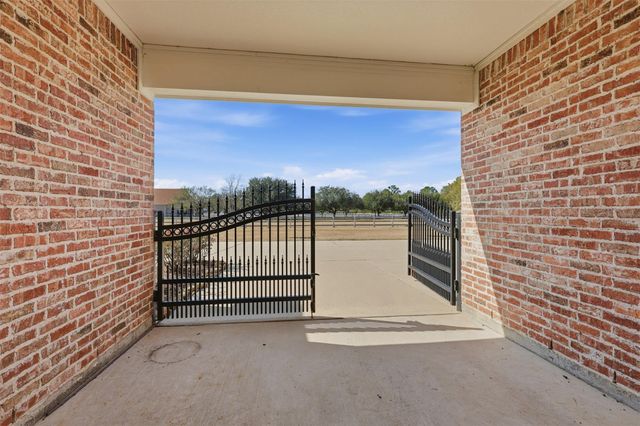 500 Burwell Road, Highlands, TX 77562