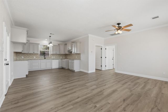 500 Burwell Road, Highlands, TX 77562