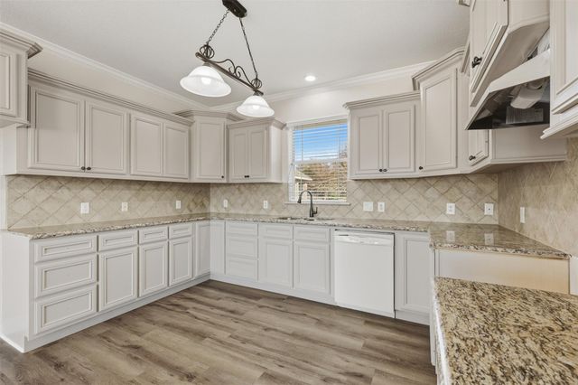 500 Burwell Road, Highlands, TX 77562