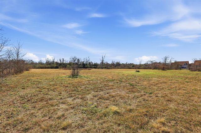 500 Burwell Road, Highlands, TX 77562