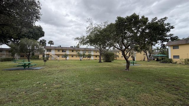 5156 NE 6th Avenue 203, Oakland Park, FL 33334