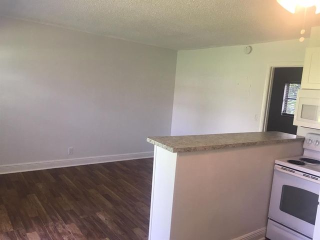 5156 NE 6th Avenue 203, Oakland Park, FL 33334