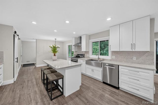 5730 Pine View Drive, Ypsilanti, MI 48197