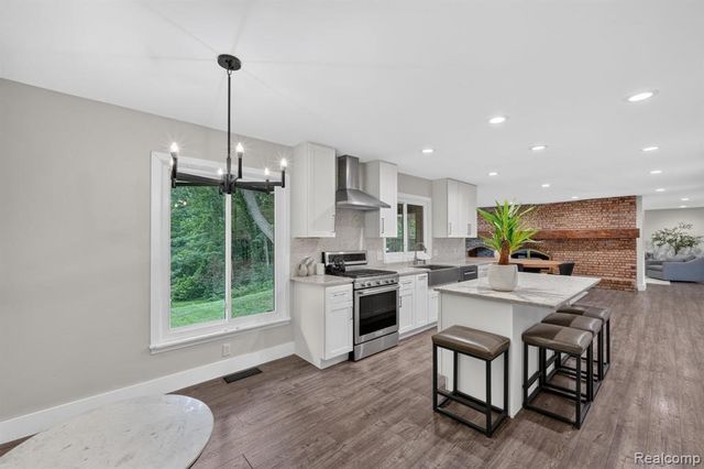 5730 Pine View Drive, Ypsilanti, MI 48197