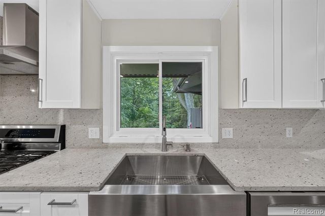 5730 Pine View Drive, Ypsilanti, MI 48197