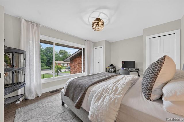 5730 Pine View Drive, Ypsilanti, MI 48197