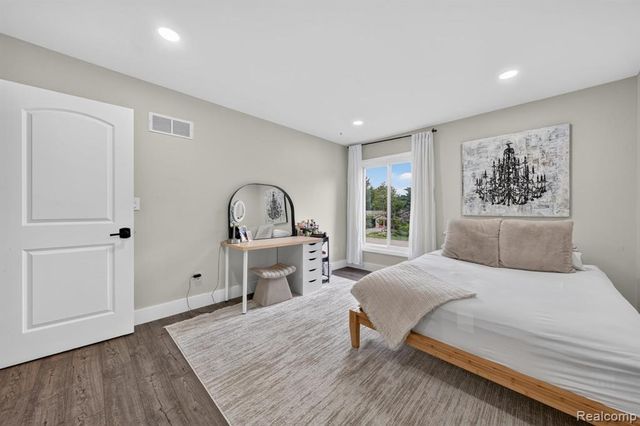 5730 Pine View Drive, Ypsilanti, MI 48197