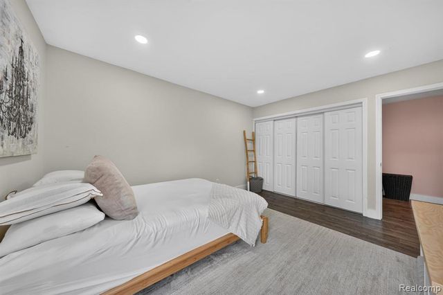 5730 Pine View Drive, Ypsilanti, MI 48197