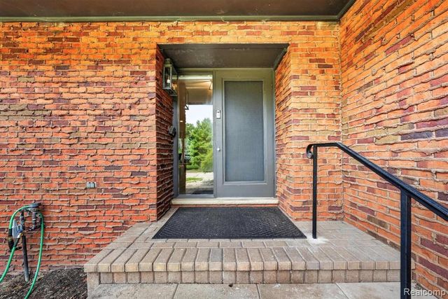 5730 Pine View Drive, Ypsilanti, MI 48197