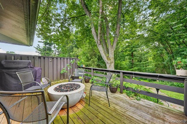 5730 Pine View Drive, Ypsilanti, MI 48197