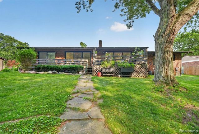 5730 Pine View Drive, Ypsilanti, MI 48197