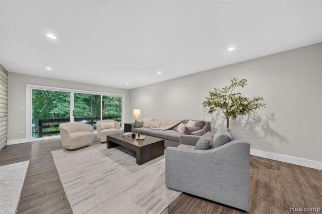 5730 Pine View Drive, Ypsilanti, MI 48197