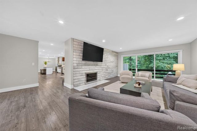 5730 Pine View Drive, Ypsilanti, MI 48197