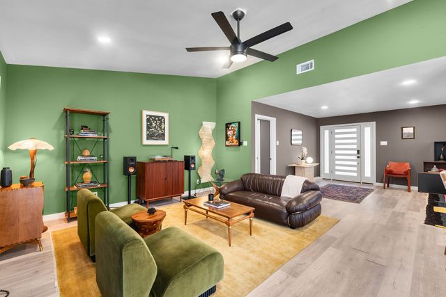 9918 Ila Drive, Dallas, TX 75220