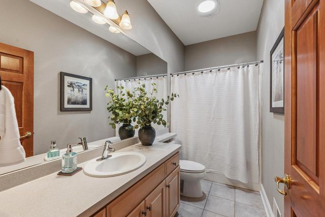 W279N5280 Hanover Hill COURT, Lisbon, WI 53089