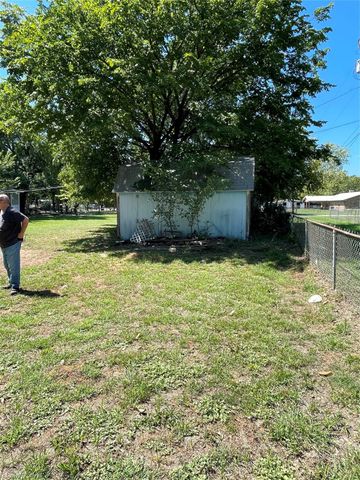 310 W Cobb Street, Bridgeport, TX 76426
