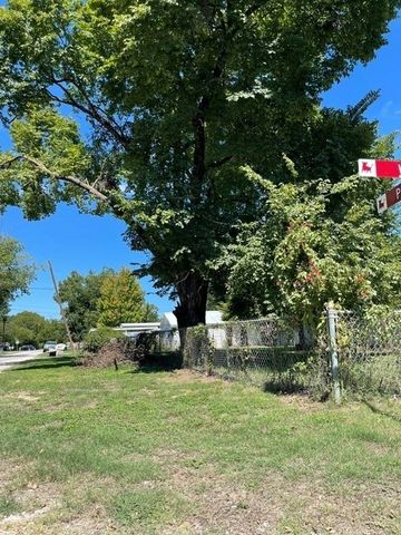 310 W Cobb Street, Bridgeport, TX 76426