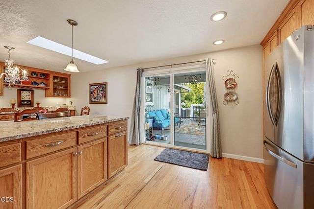 2867 Spring Hills Drive, Medford, OR 97504