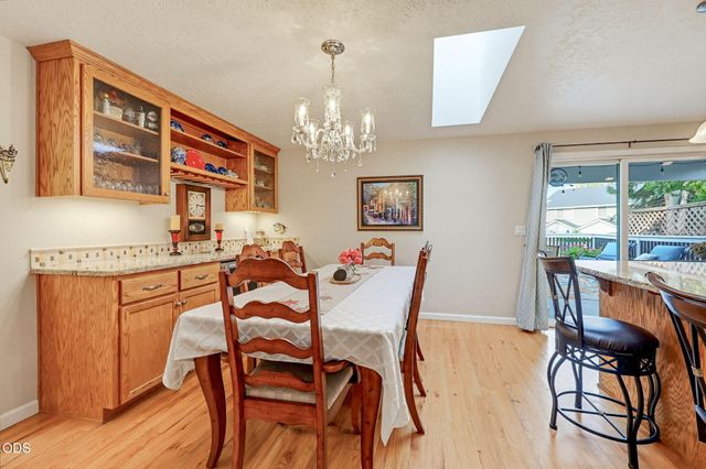2867 Spring Hills Drive, Medford, OR 97504