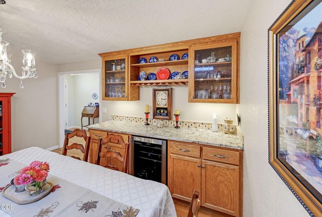 2867 Spring Hills Drive, Medford, OR 97504